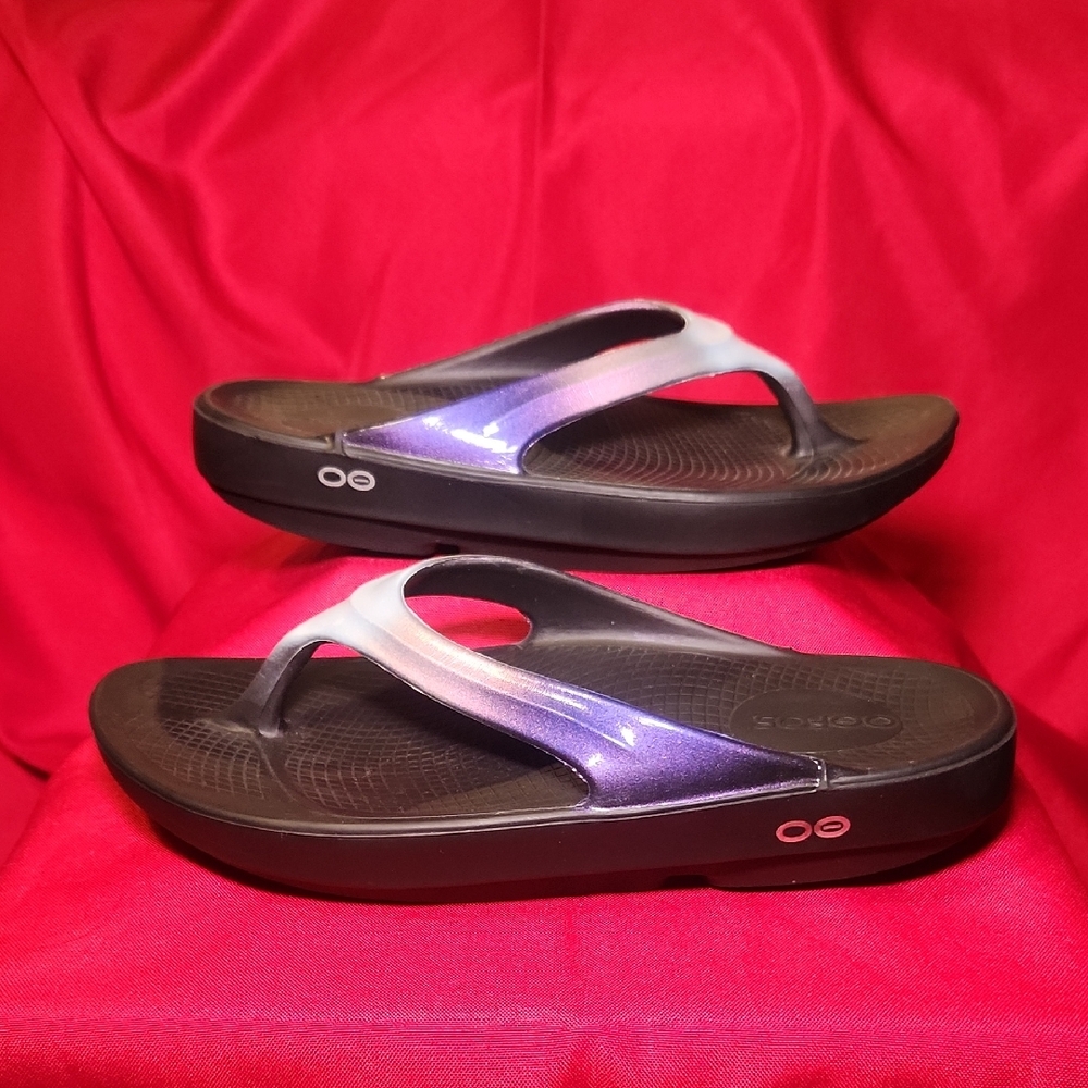 OOFOS Women's Size 9 Eu 40 Purple Silver and Black Comfort Sandals Flip Flops